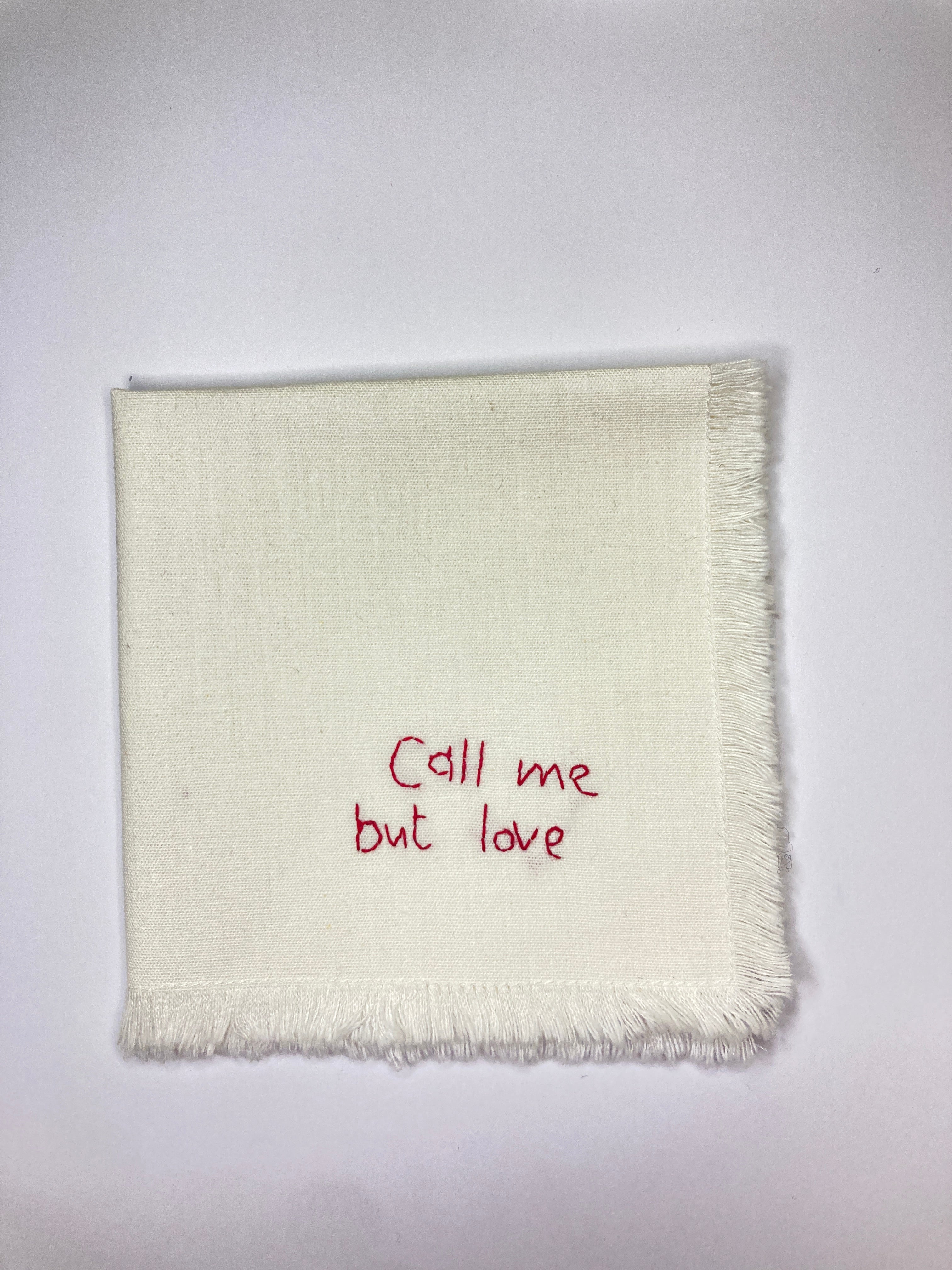 Serviette brodée à la main Call me but love