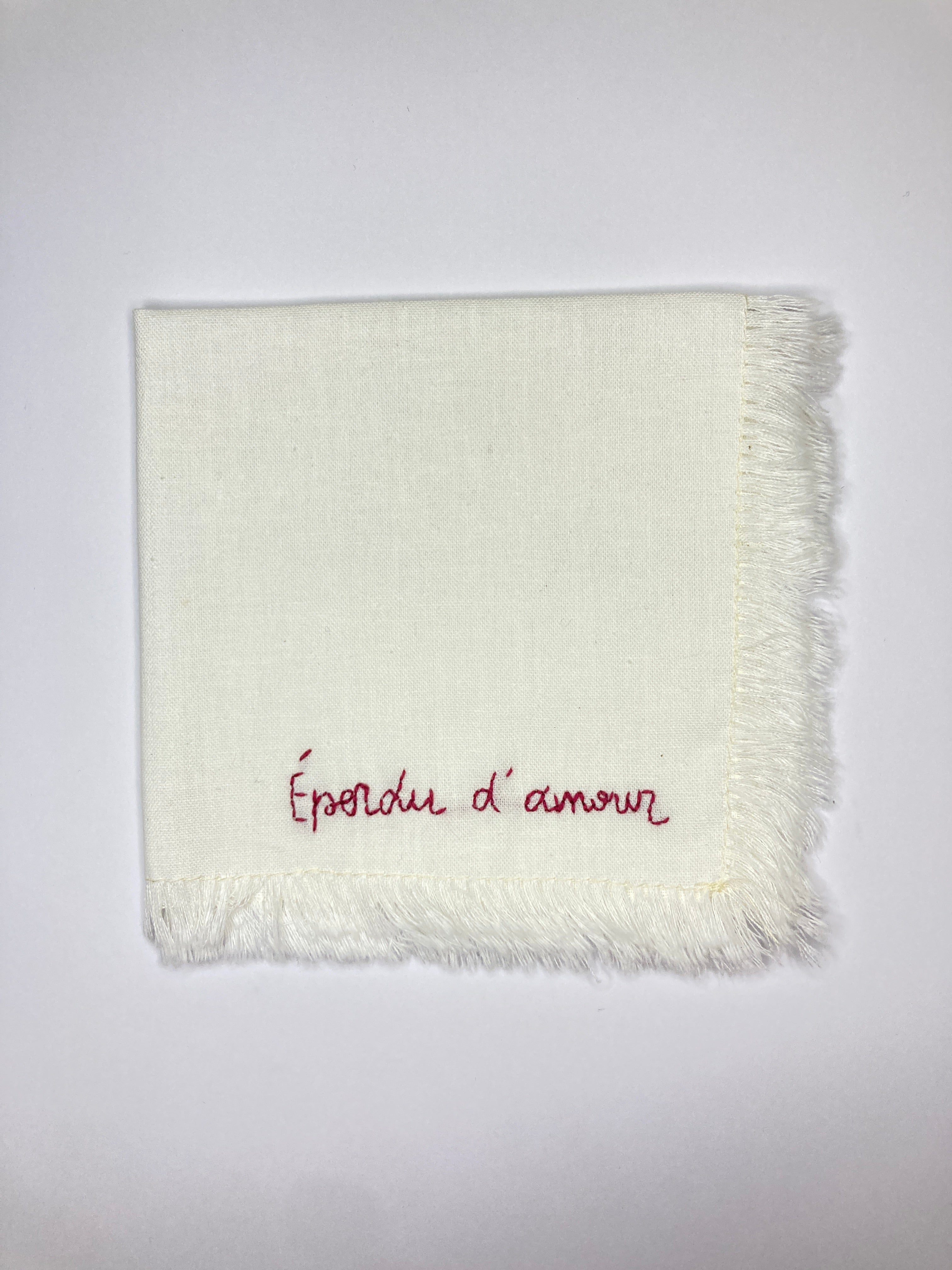 Serviette brodée à la main épordu d'amour
