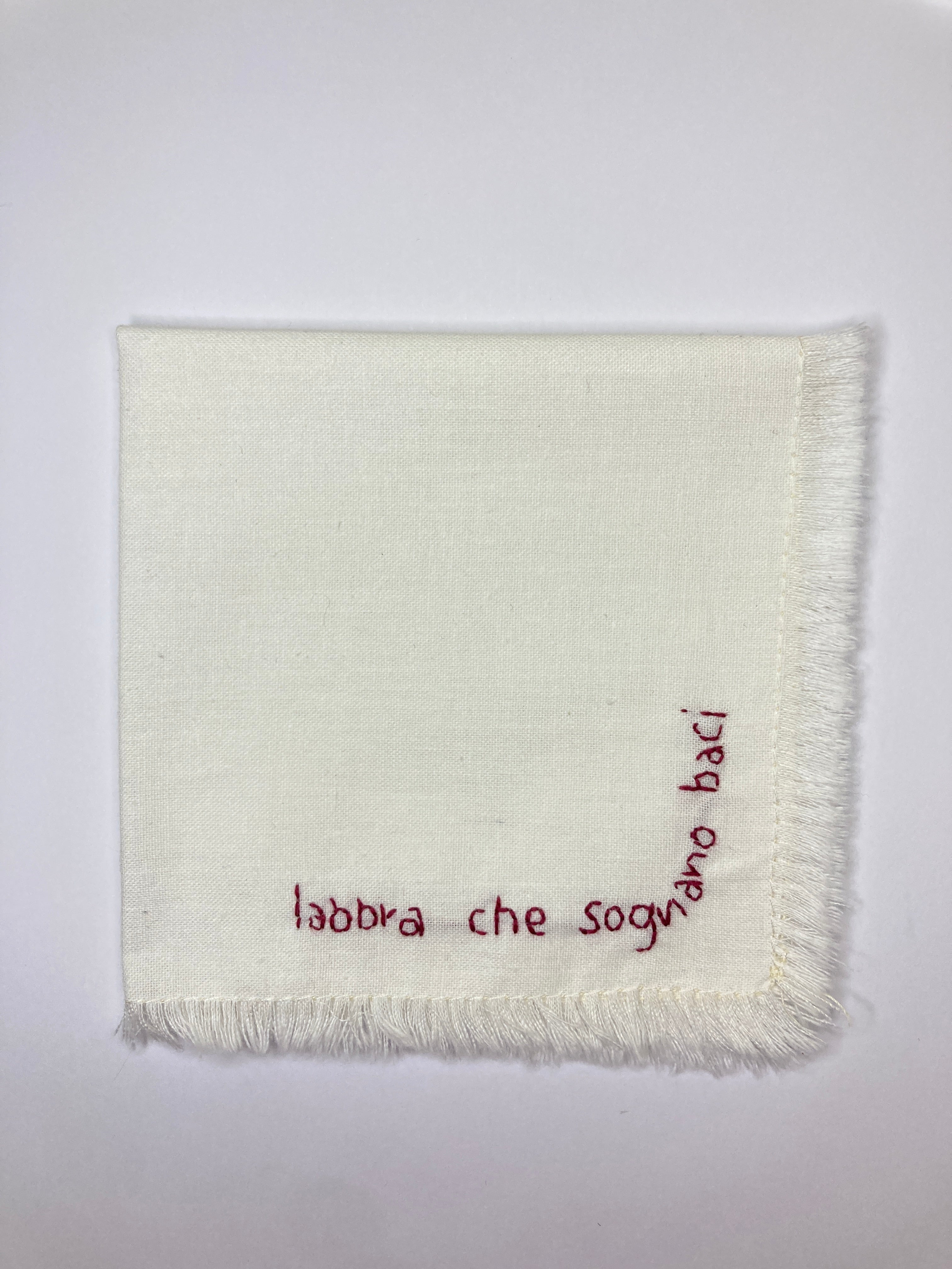 Serviette brodée à la main labbra che sognano baci